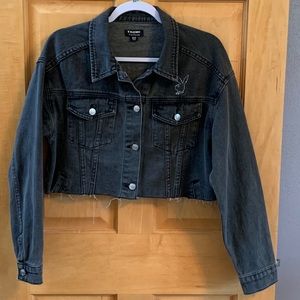 (K239) NWOT Playboy by Pacsun Black Crop Jean Jacket XS/S, Pockets, Raw Hem